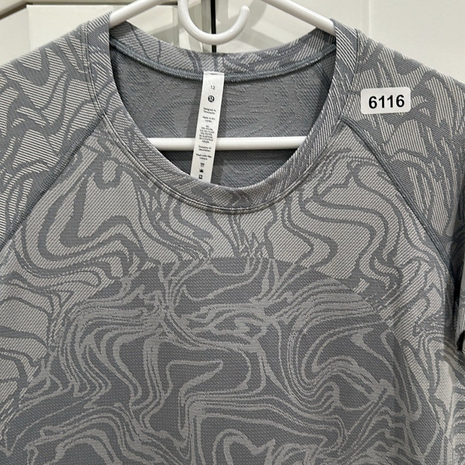 6116 - LULULEMON RUN: Swiftly Tech Short-Sleeve Shirt 2.0 Sz 12 **LOVED