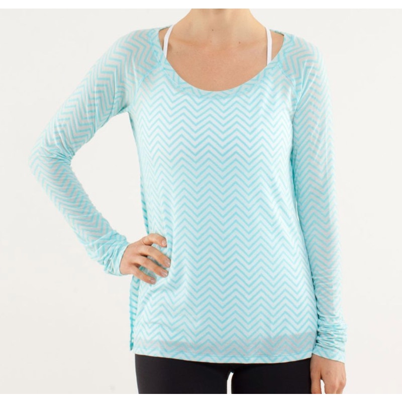 450 - LULULEMON Presence Of Mind Long Slv Texture Chevrn Angel Blue Sz 12 10