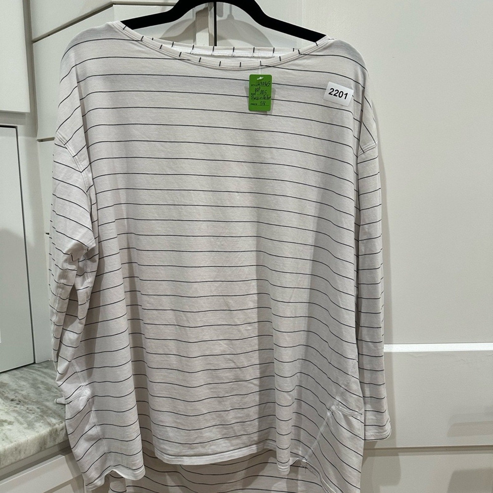 (2201) LULULEMON BACK in ACTION Long Sleeve P2P=28.5" Oversized