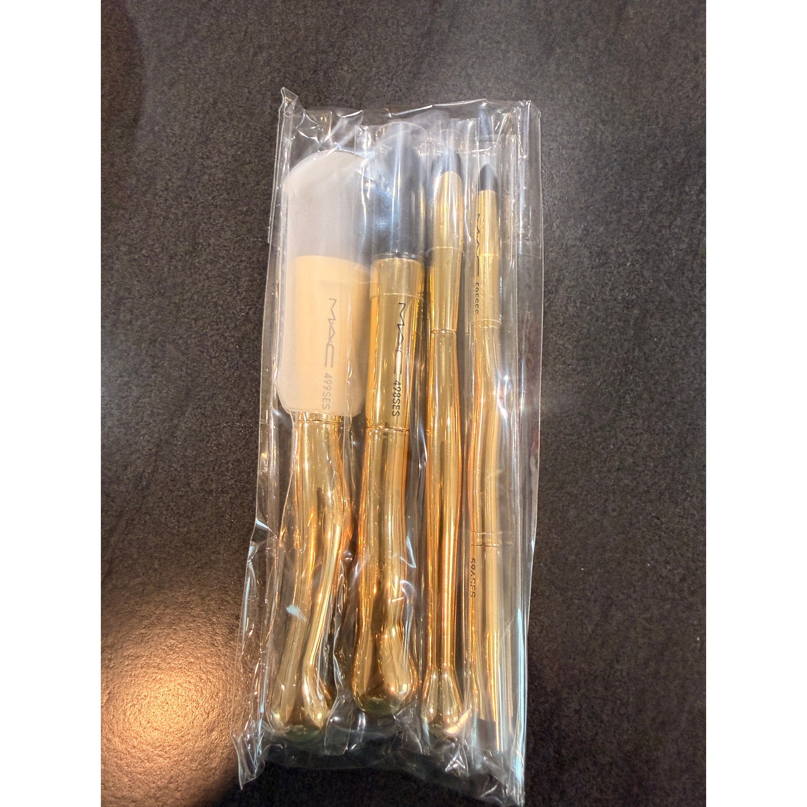 342 NEW MAC COSMETICS Golden Touch Mini Brush Kit, 5 Piece Set ($59.00)