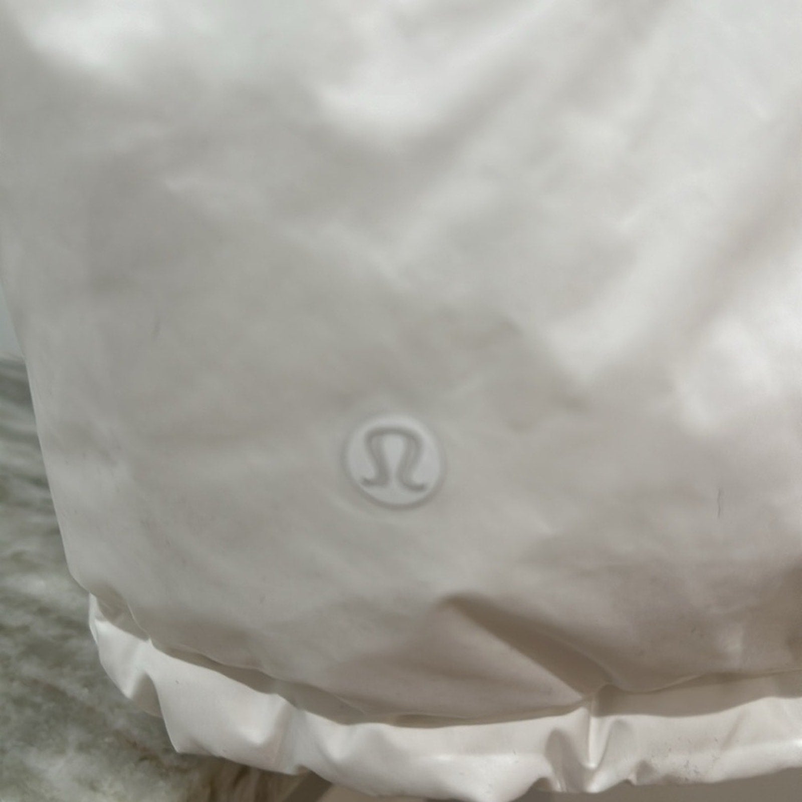 (6331) LULULEMON Wunder Puff Cropped Vest Sz 6 in White