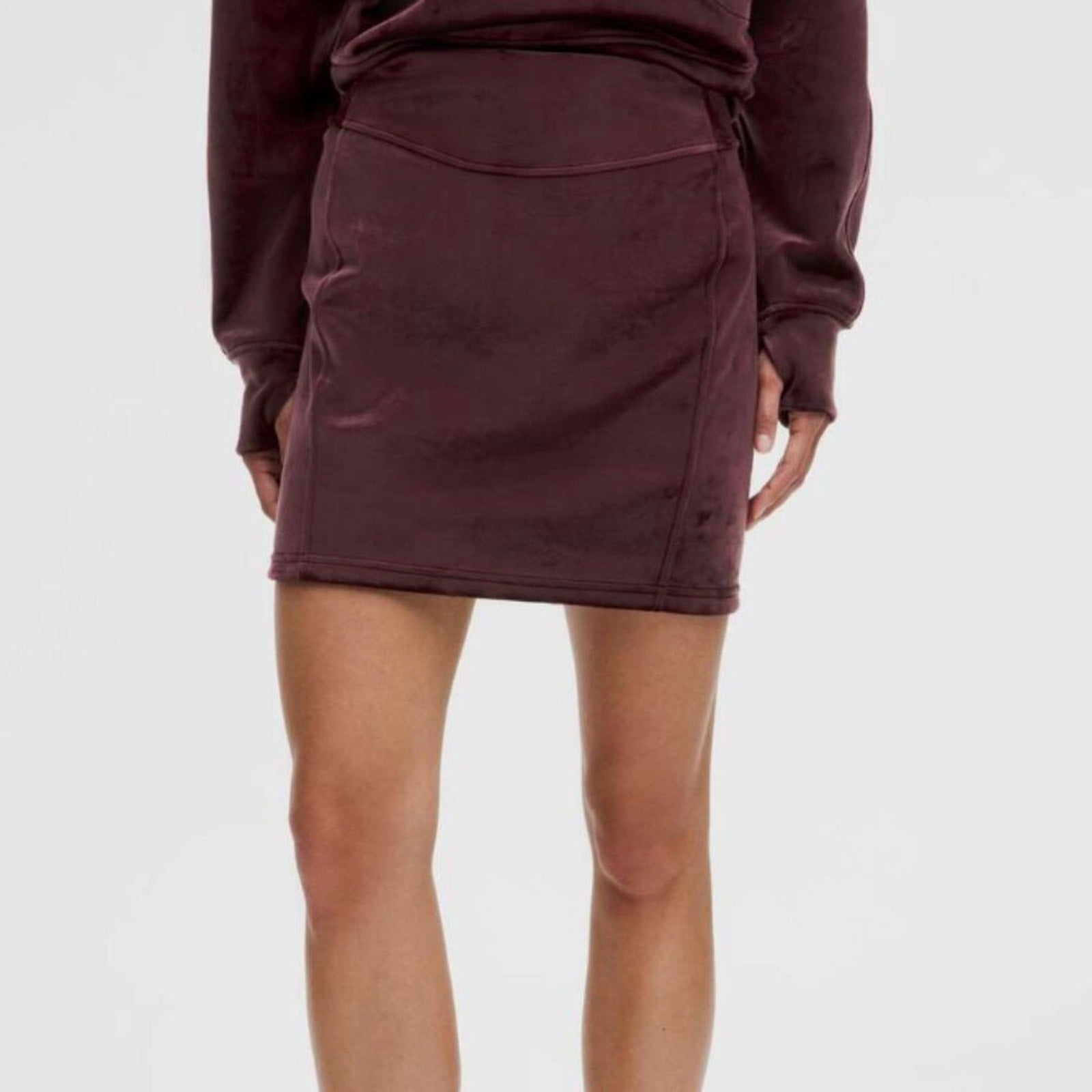 (6880) LLL NWT SCUBA HR MINI Skirt in Velvet $88 in GARNET Sz M