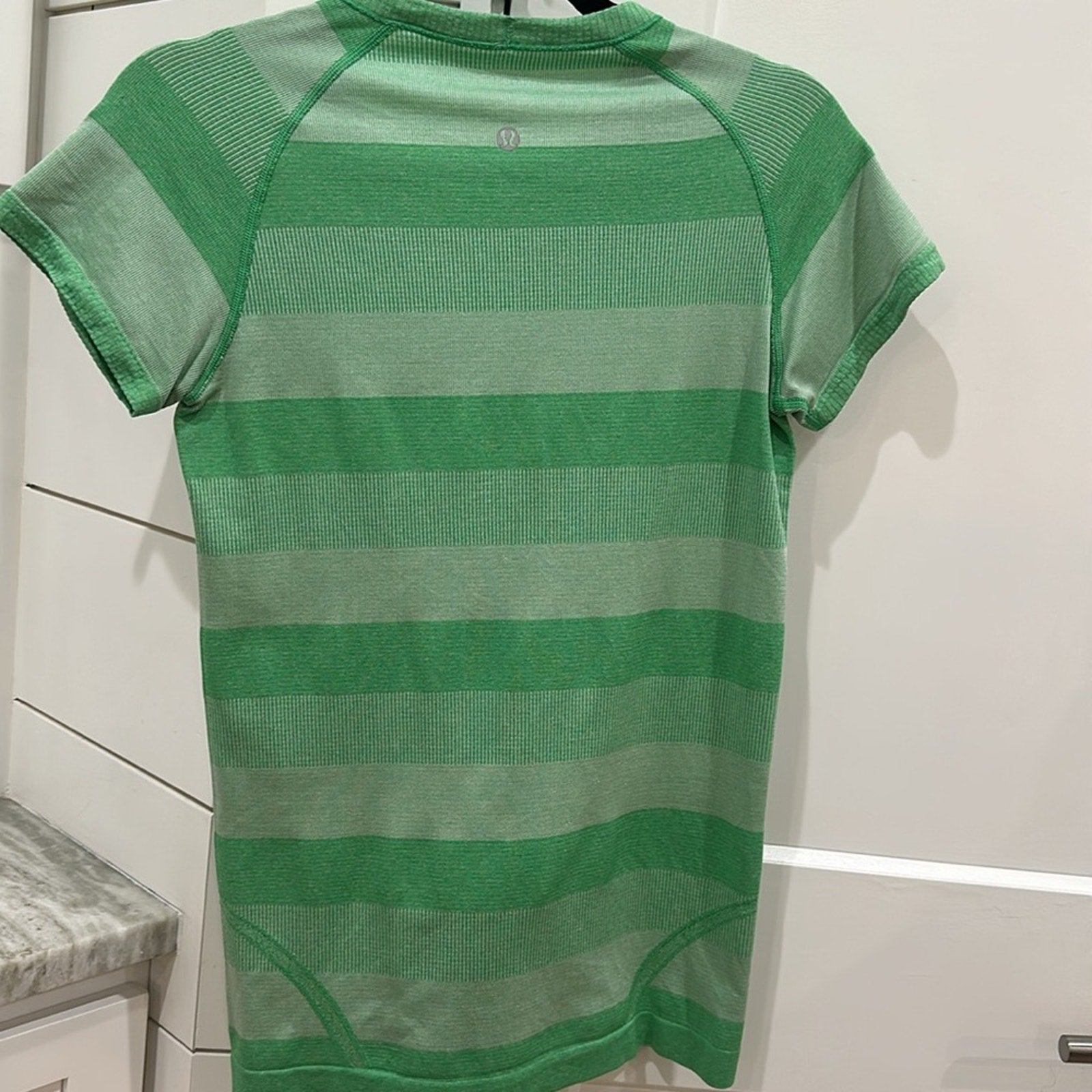 (6078)  🍋 LULULEMON RUN: Swiftly Tech Short Sleeve Crew Sz 8 **LOVED *RARE