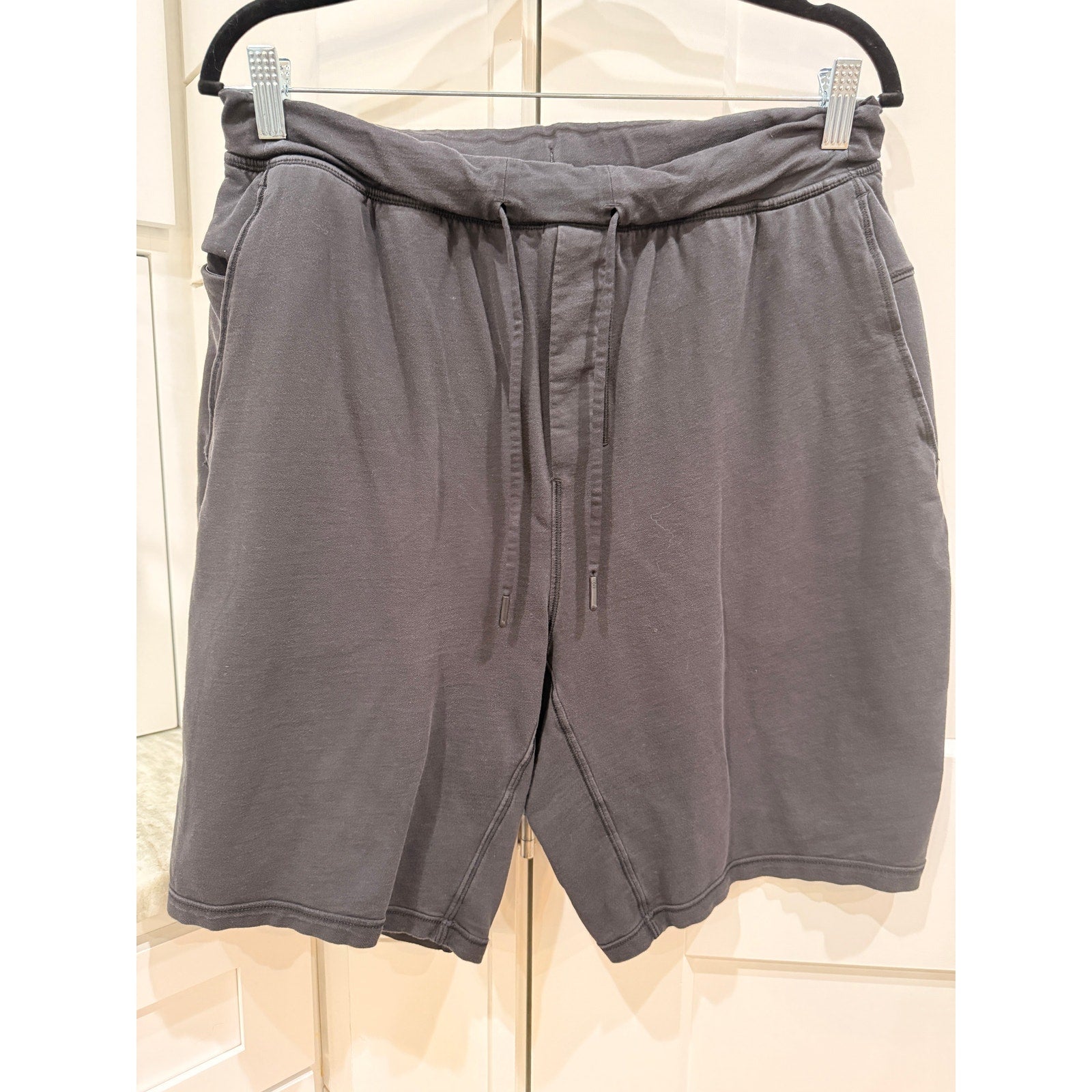 6530 - LULULEMON MENS Clock Out Short 11" in Black Sz L