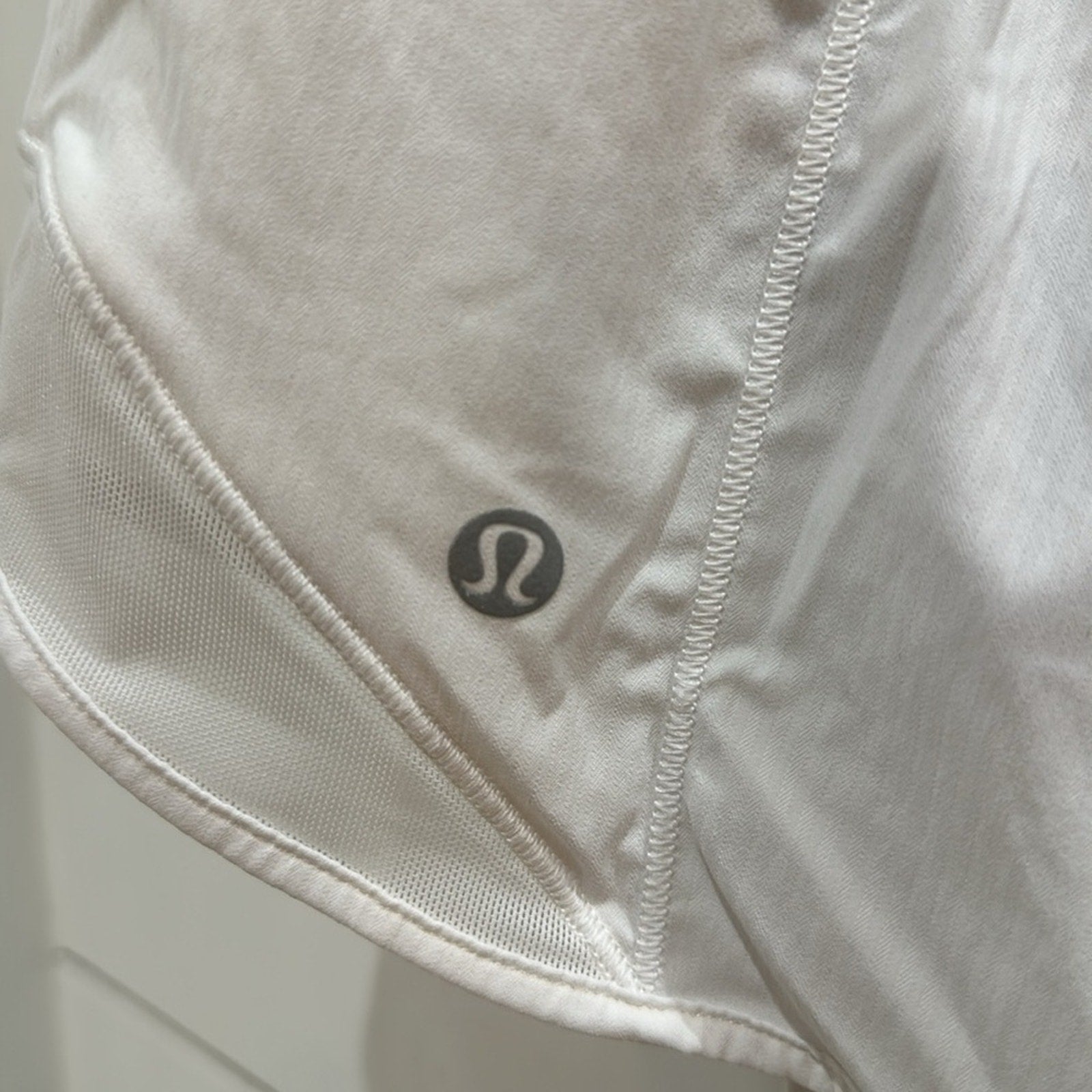 (6352) Lululemon Hotty Hot Short *High-Rise 2.5" in Sz 12