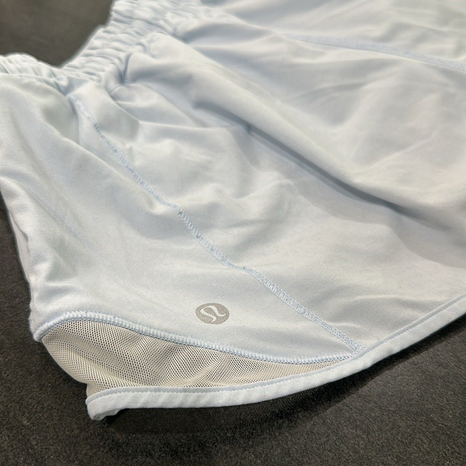 (6261) LULULEMON Hotty Hot High-Rise Lined Short 2.5" in Sz 6 *Loved *Blue linen