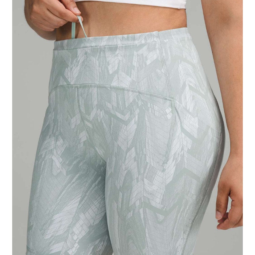 83 - Lululemon Swift Speed HR Short 8" Reverberate Chevron Jacquard Silver Sz 4