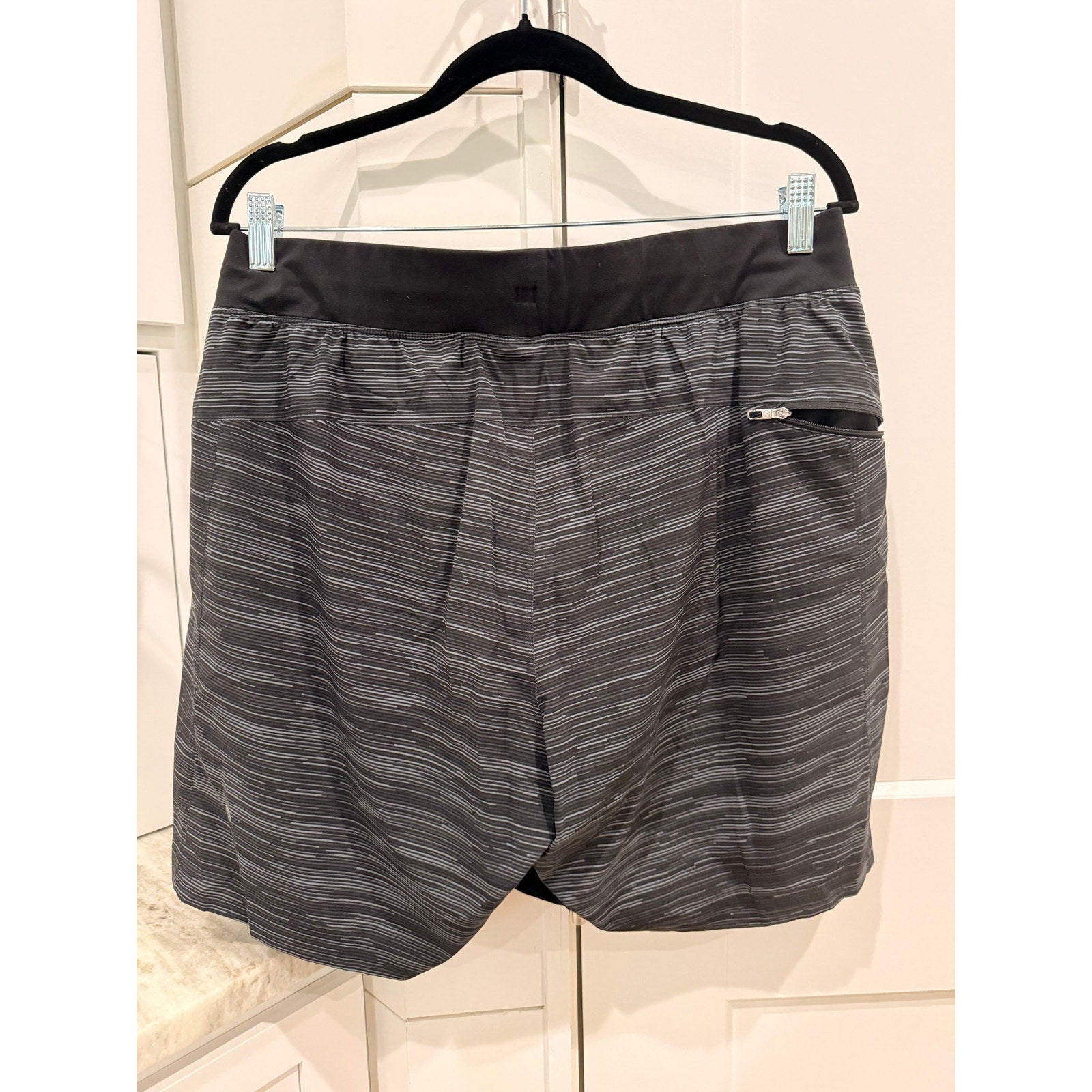 345 - LULULEMON Mens Short in Less Space Black Greyt Sz XL