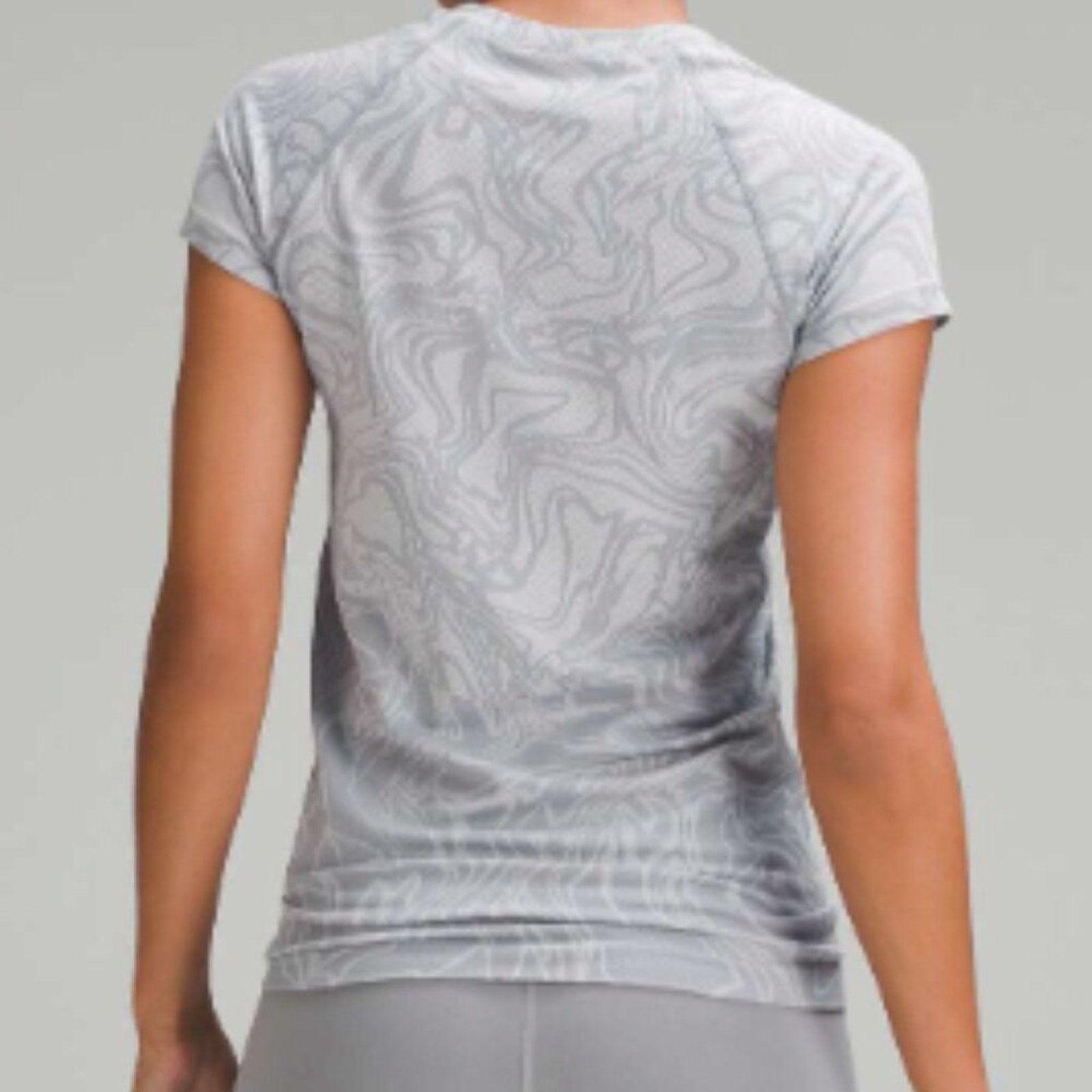 (6116)  🍋 LULULEMON RUN: Swiftly Tech Short-Sleeve Shirt 2.0 Sz 12 **LOVED **EU