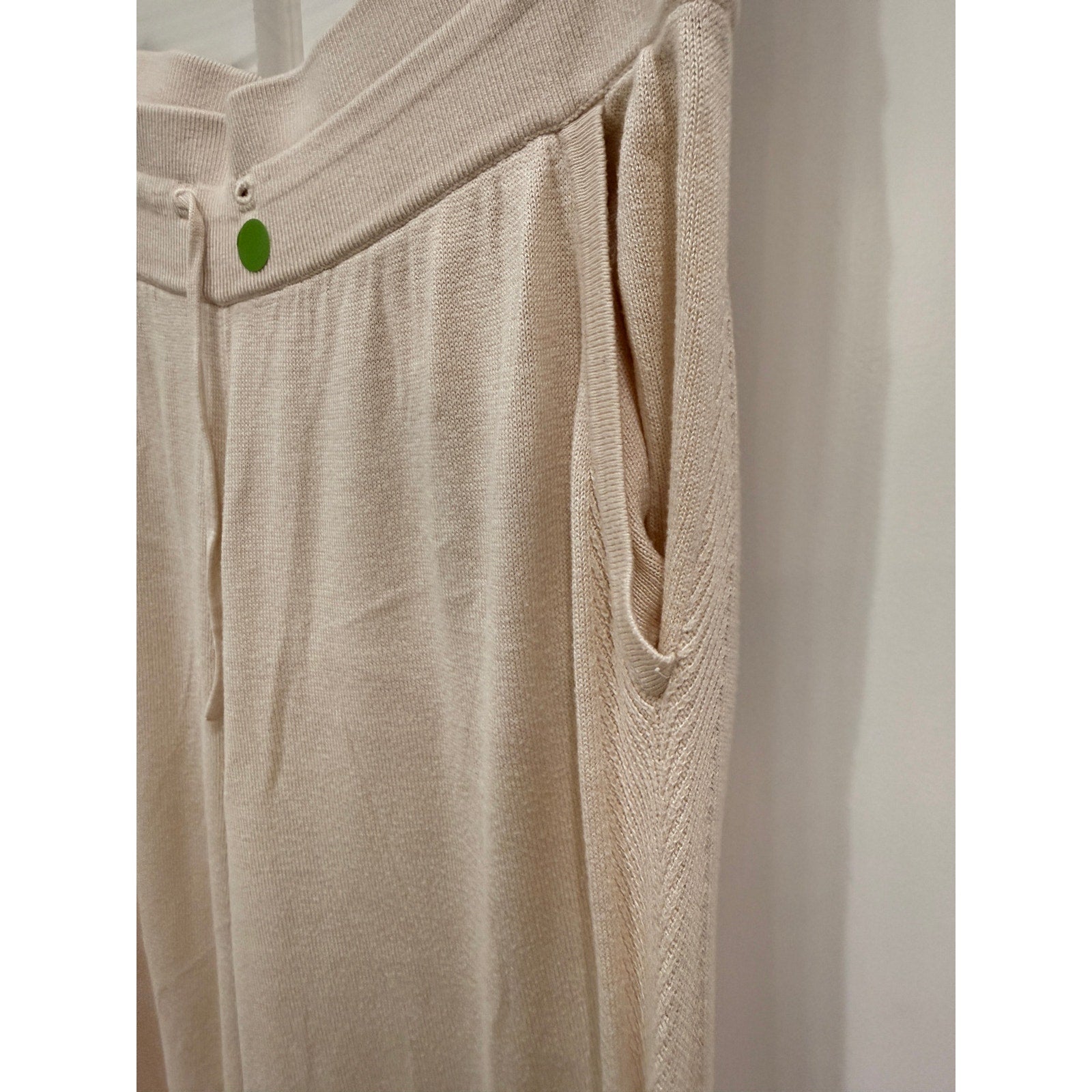 6684 LULULEMON In The Comfort Zone Pant Light Ivory Sz 10 *FLAW *CASHMERE