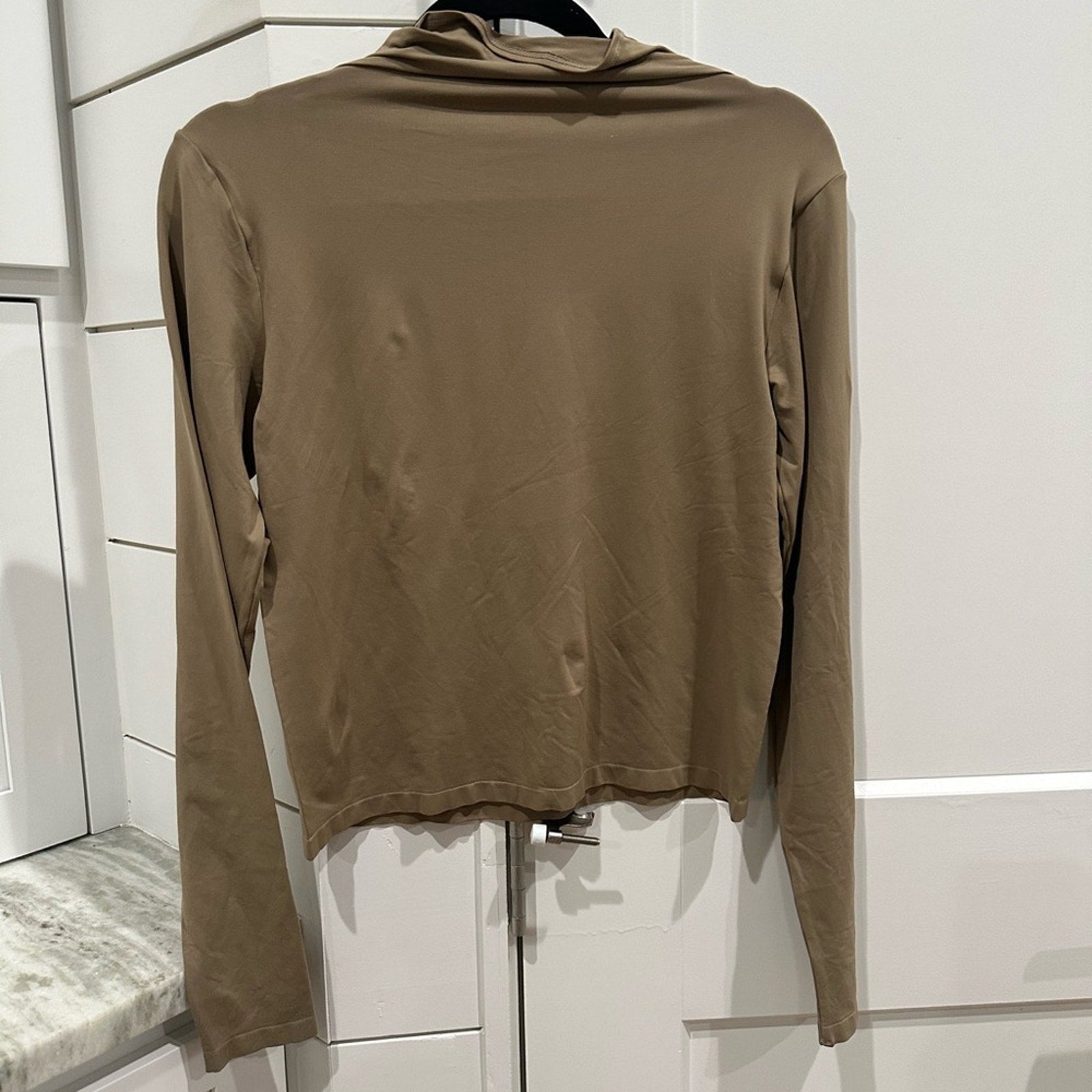 (2436) NWT SKIMS Long Sleeve Cropped Turtleneck in DESERT Sz 2X