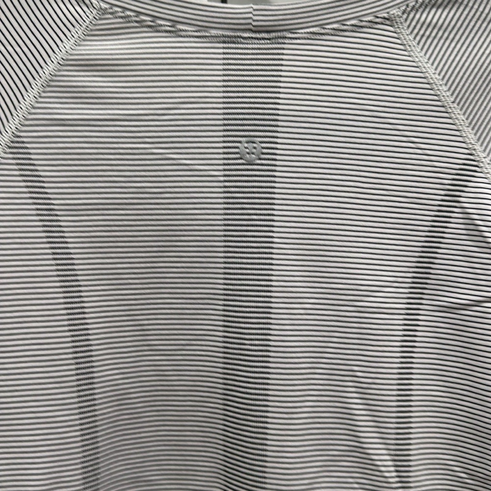 6014 - LULULEMON RUN: Swiftly Tech Short Sleeve *Stripe Sz 12