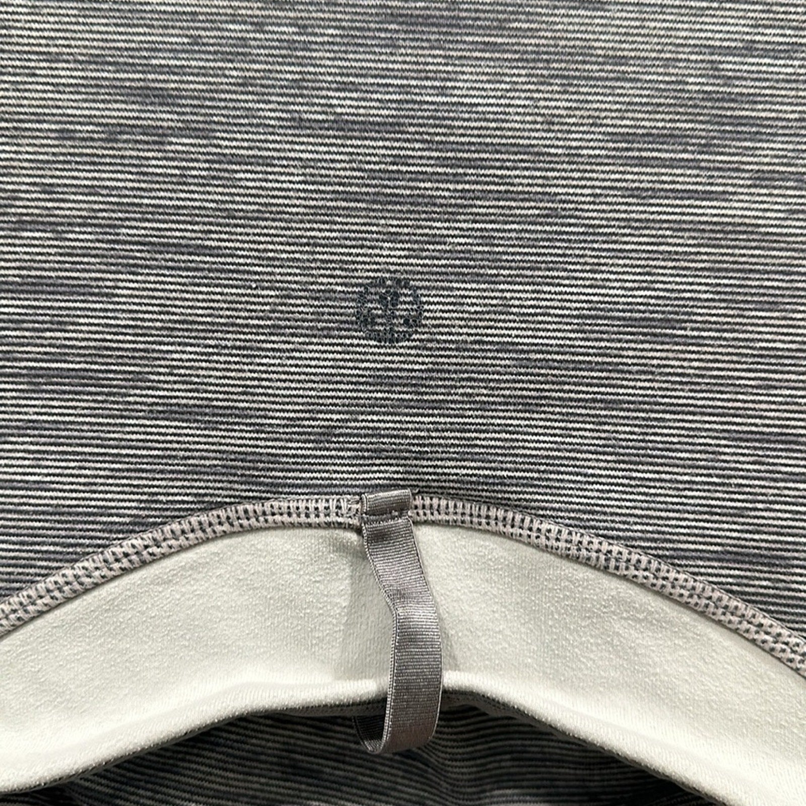 (6238) LULULEMON Define Jacket Sz 6 *FLAW missing zipper pull/Spots