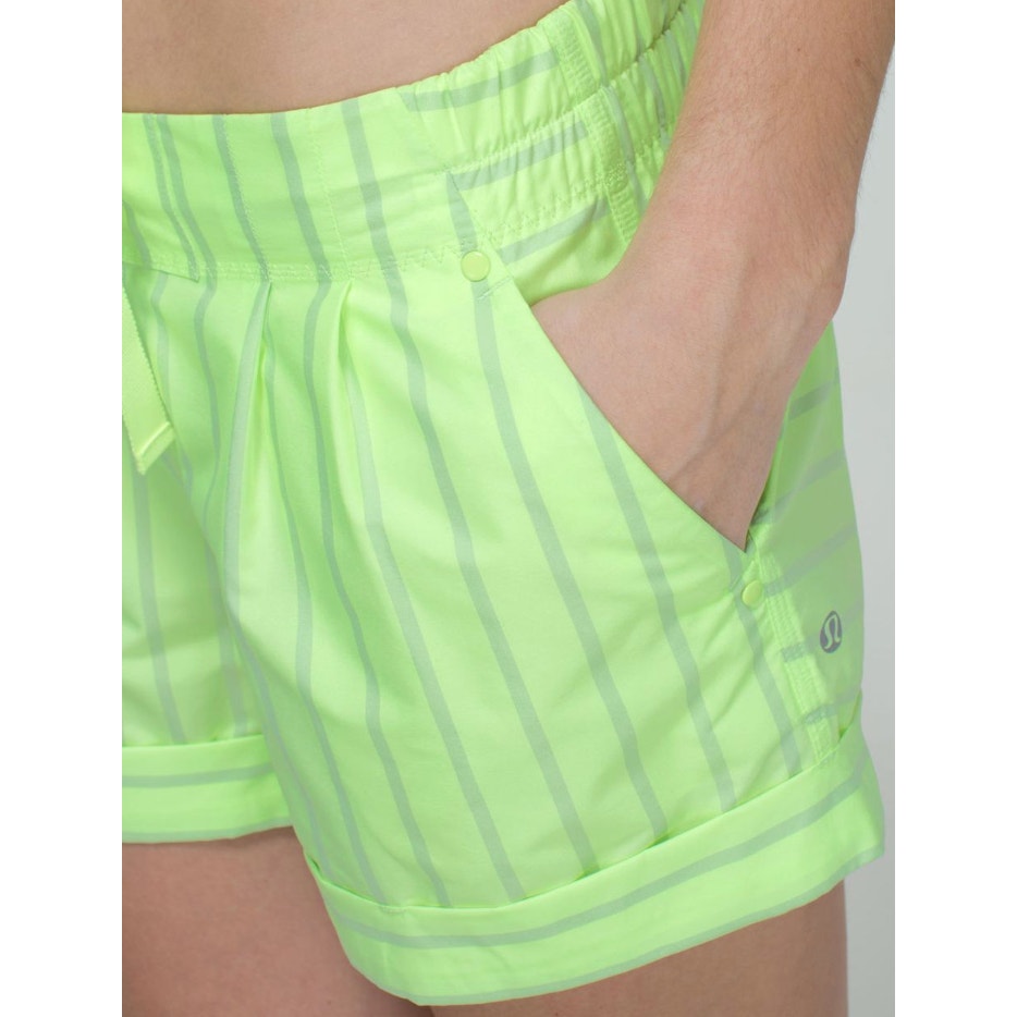 6708 - Lululemon Spring Break Away Short Deauville Stripe Sz 6
