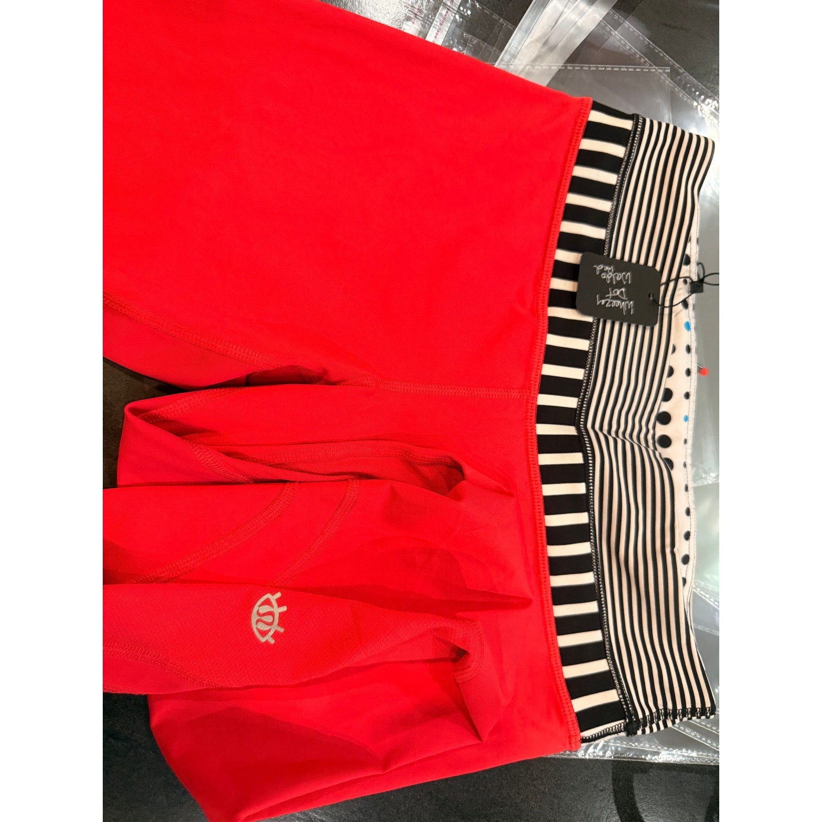 6646 LULULEMON 2012 SEAWHEEZE collector pants in Waldo Red/Wheezy Dot Sz 6