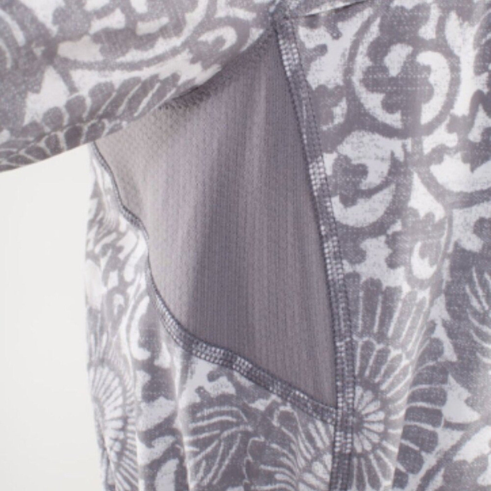 (2475) LULULEMON Run: Travel To Track Jacket *Print Sz 10/12 P2P=17.5" **LOVED**