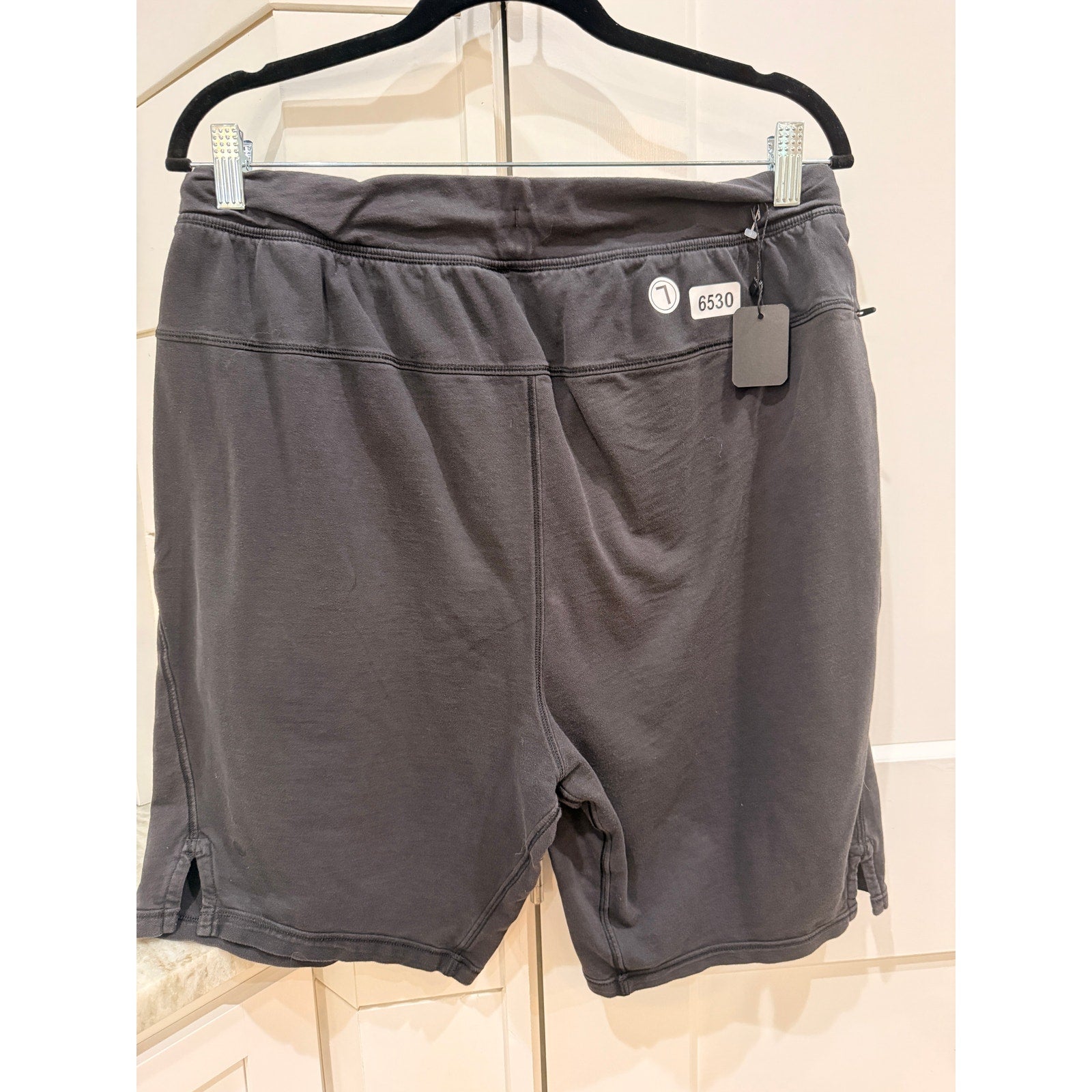 6530 - LULULEMON MENS Clock Out Short 11" in Black Sz L