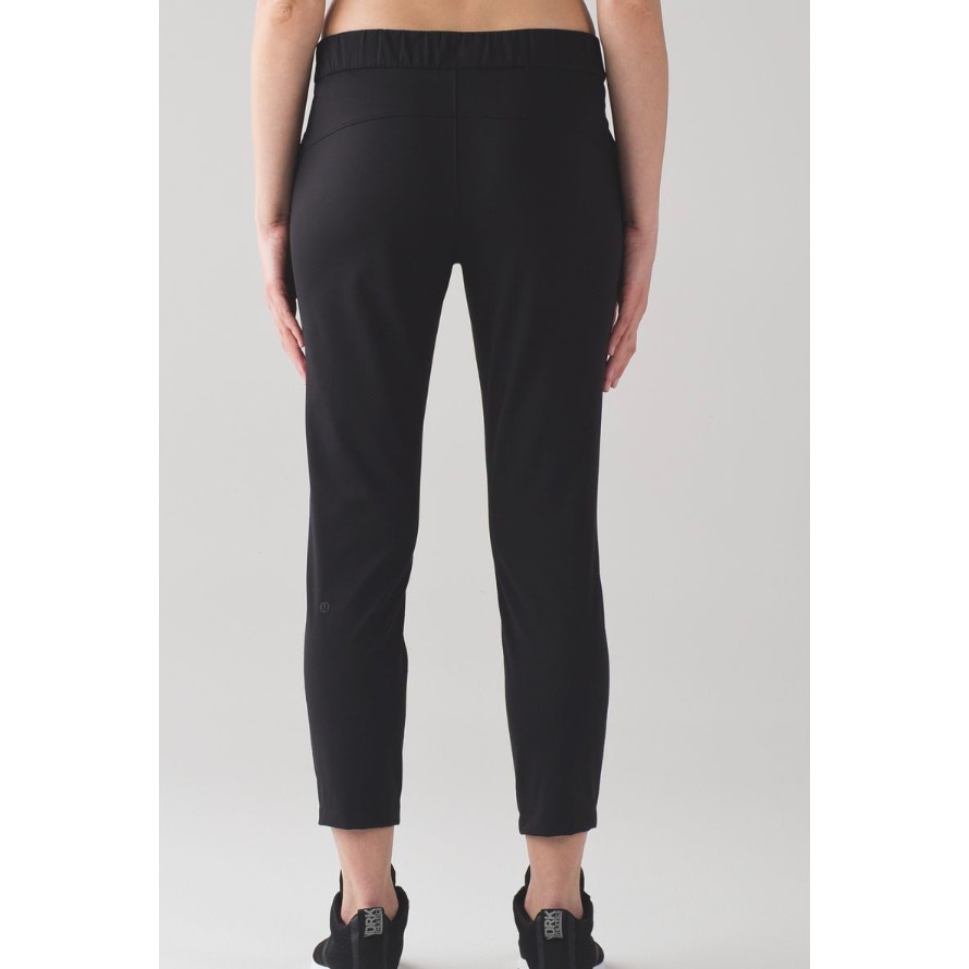 363 LULULEMON On The Fly Pant in Black in Sz 6
