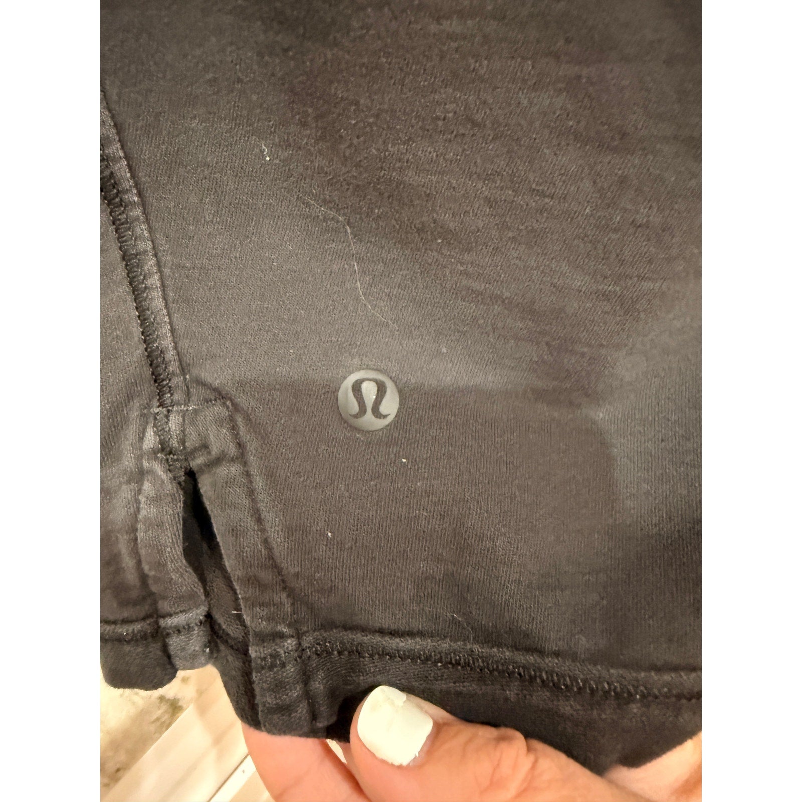 6530 - LULULEMON MENS Clock Out Short 11" in Black Sz L
