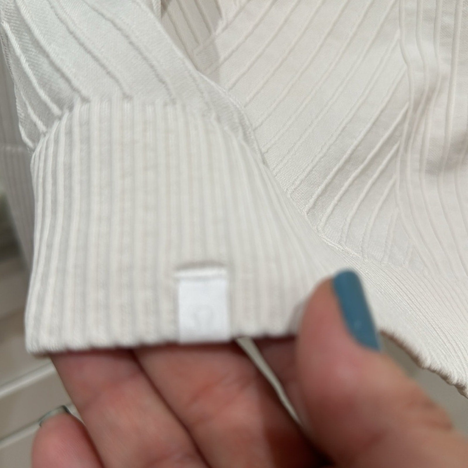 (6028)  🍋 LULULEMON Rest Less Pullover White / White (Third Release) Sz 8 EUC