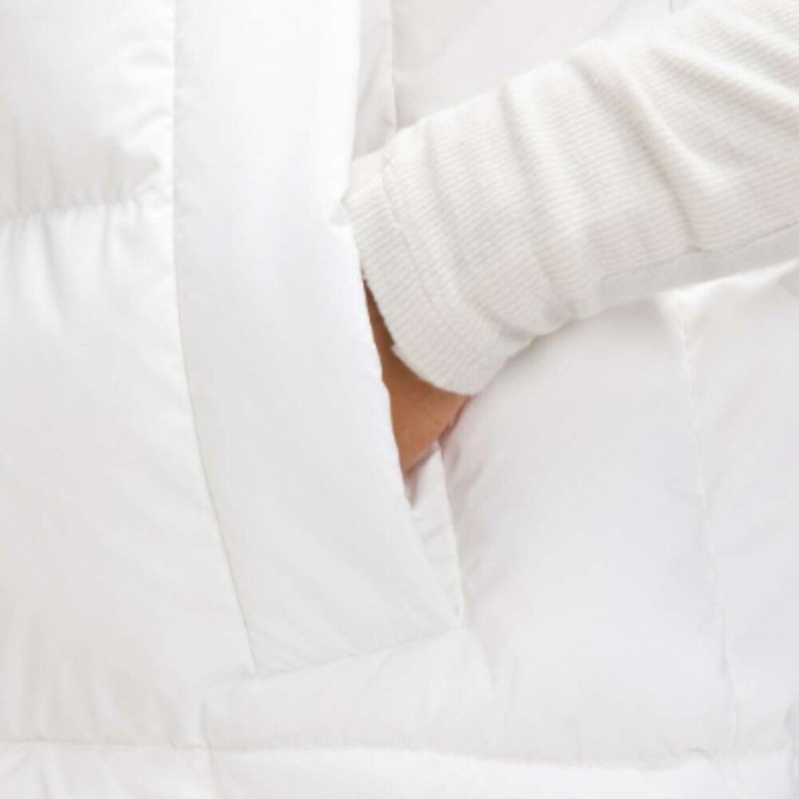 (6331) LULULEMON Wunder Puff Cropped Vest Sz 6 in White