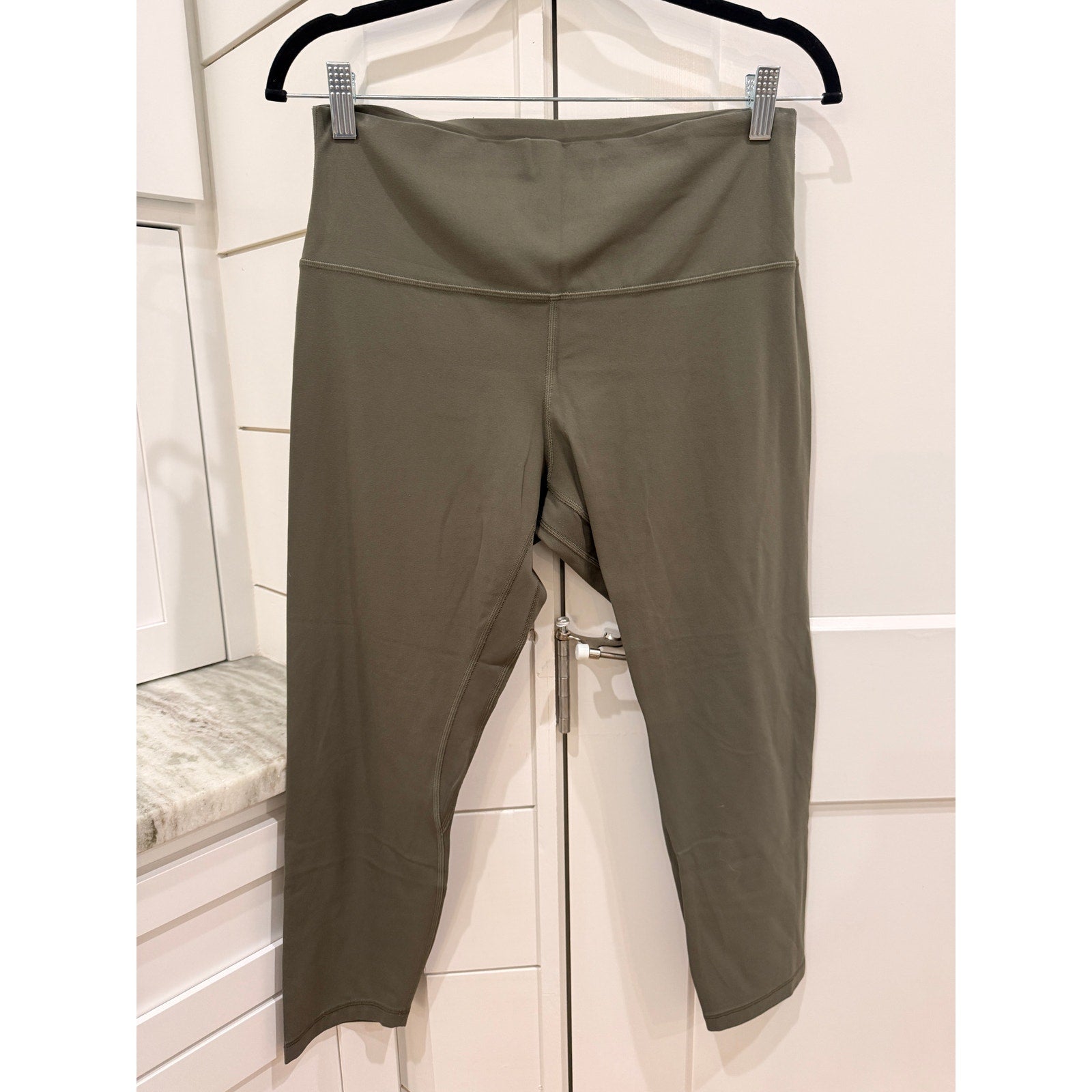 6829 LULULEMON Align High-Rise Crop 23" Army Green in Sz12 *LOVED
