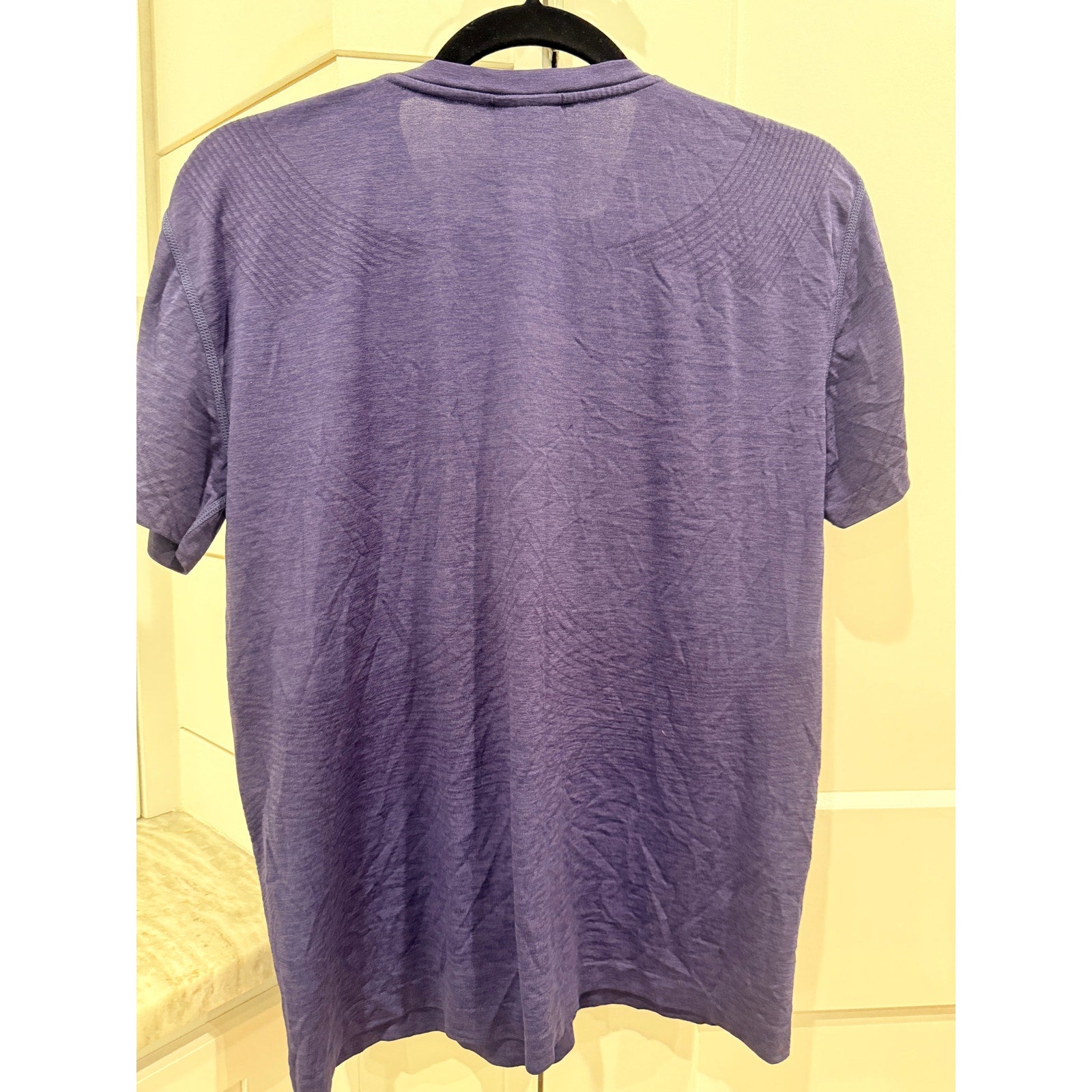 365 - JUST STRONG Laser Seamless Workout Tee in True Navy in Sz L