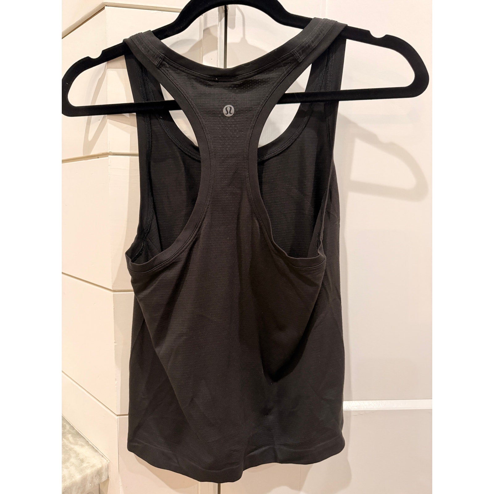 6704 LULULEMON Swiftly Tech Racerback 2.0 *Race Length Black Sz 6