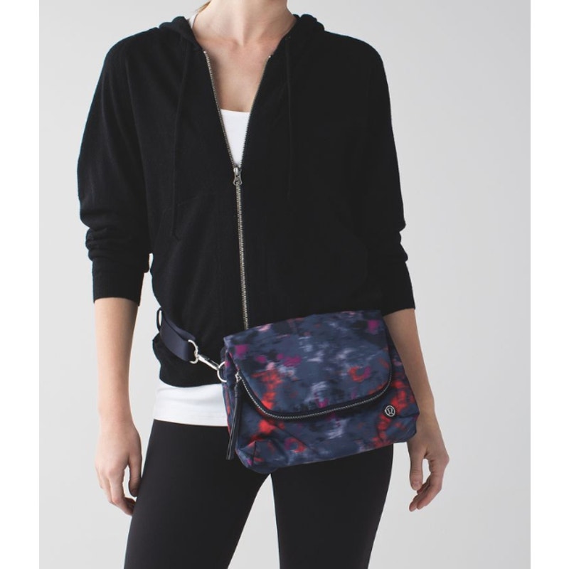0095 LULULEMON Party Om Bag Simple Blooms Regal Plum Multi / Naval Blue *RARE
