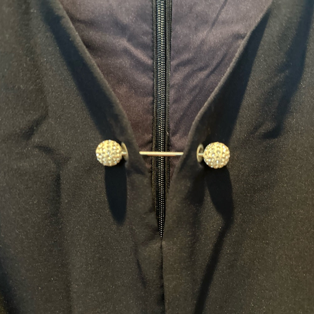 Size 6 TAHARI capri jumpsuit with tie. Back zippers