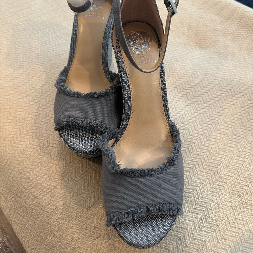 🆕  Vince Camuto denim wedges Sz 10