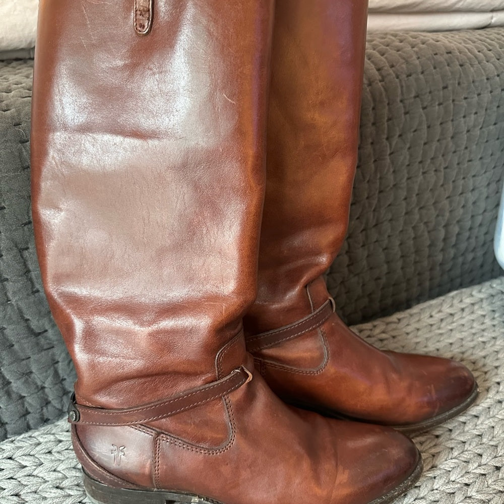 FRYE - Melissa belted tall Sz 7