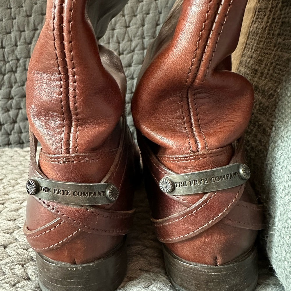FRYE - Melissa belted tall Sz 7