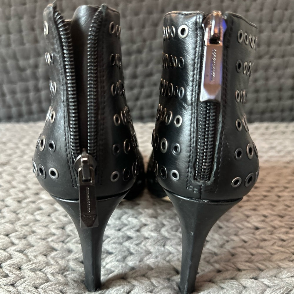 BCBGMAXAZRIA LANGE GROMMET peep toe bootie