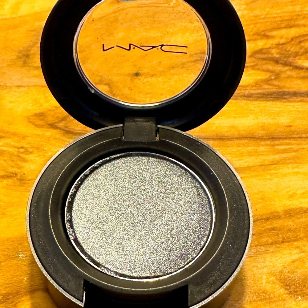 NIB MAC COSMETICS - eyeshadow - retired colors