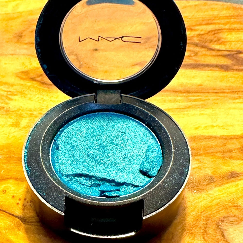 MAC COSMETICS -  very rare - PARROT - damaged