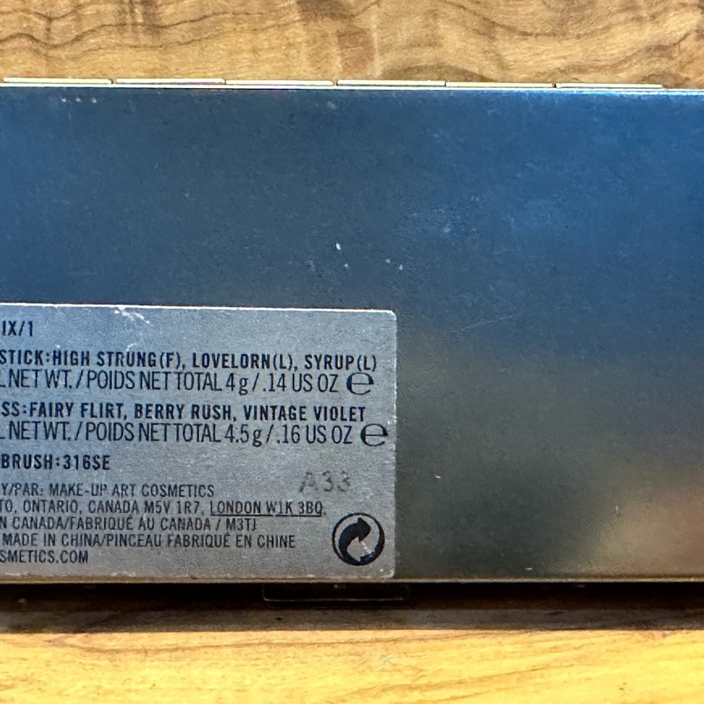 MAC COSMETICS - wear/tear- LIP PALETTE SIX/1