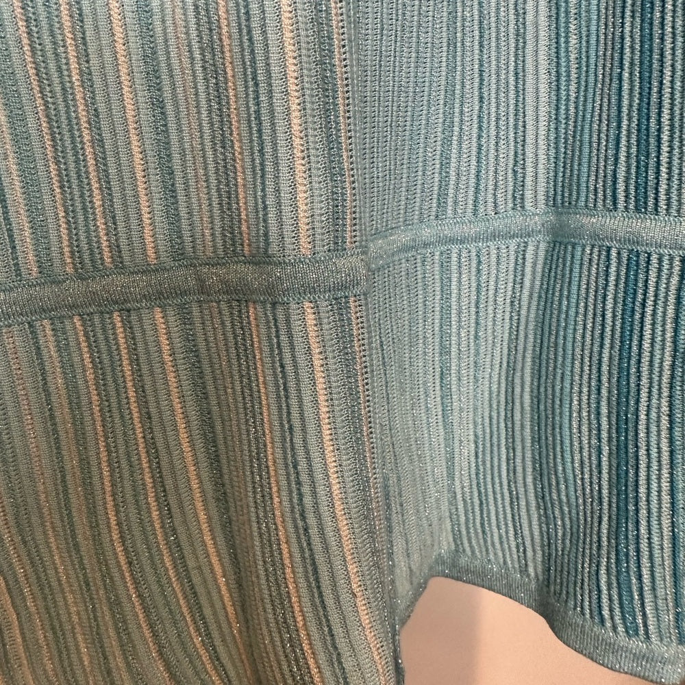 (004) Double V neck pullover w/ tie size XS