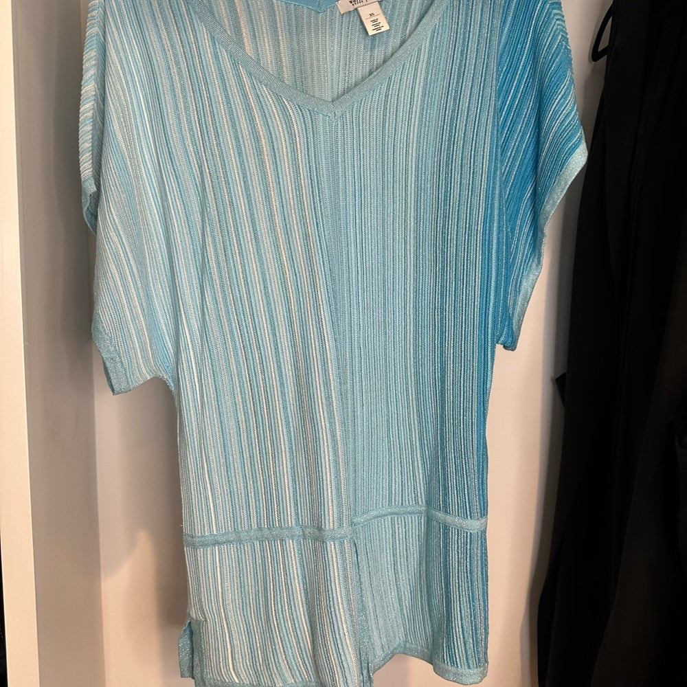 (004) Double V neck pullover w/ tie size XS