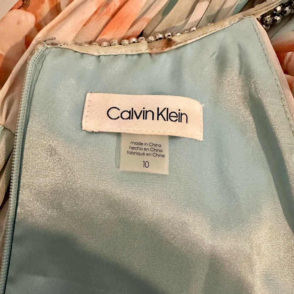 (76) CALVIN KLEIN TIERED LAYERED GOWN Sz 10