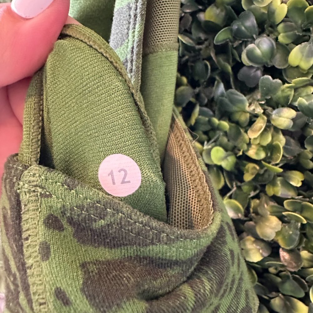 (137) 🍋 LULULEMON Green Leaf Tank Sz 12 **VINTAGE