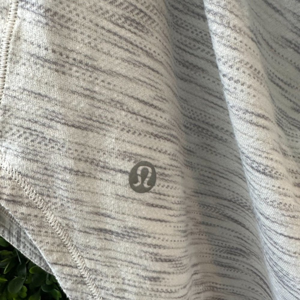 (61) 🍋 LULULEMON TANK w/BRA Heathered Grey/Grey Sz 8