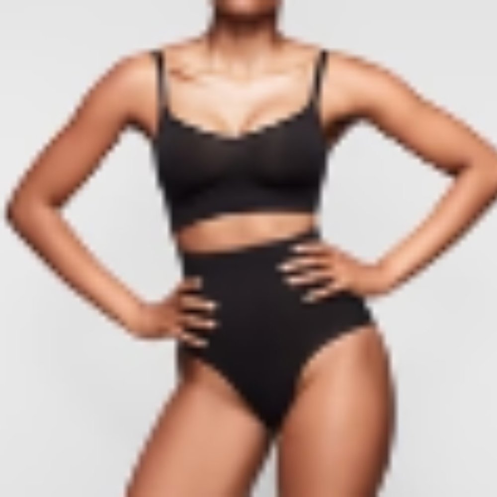 (2217) SKIMS NWOT SEAMLESS SCULPT MID WAIST BRIEF