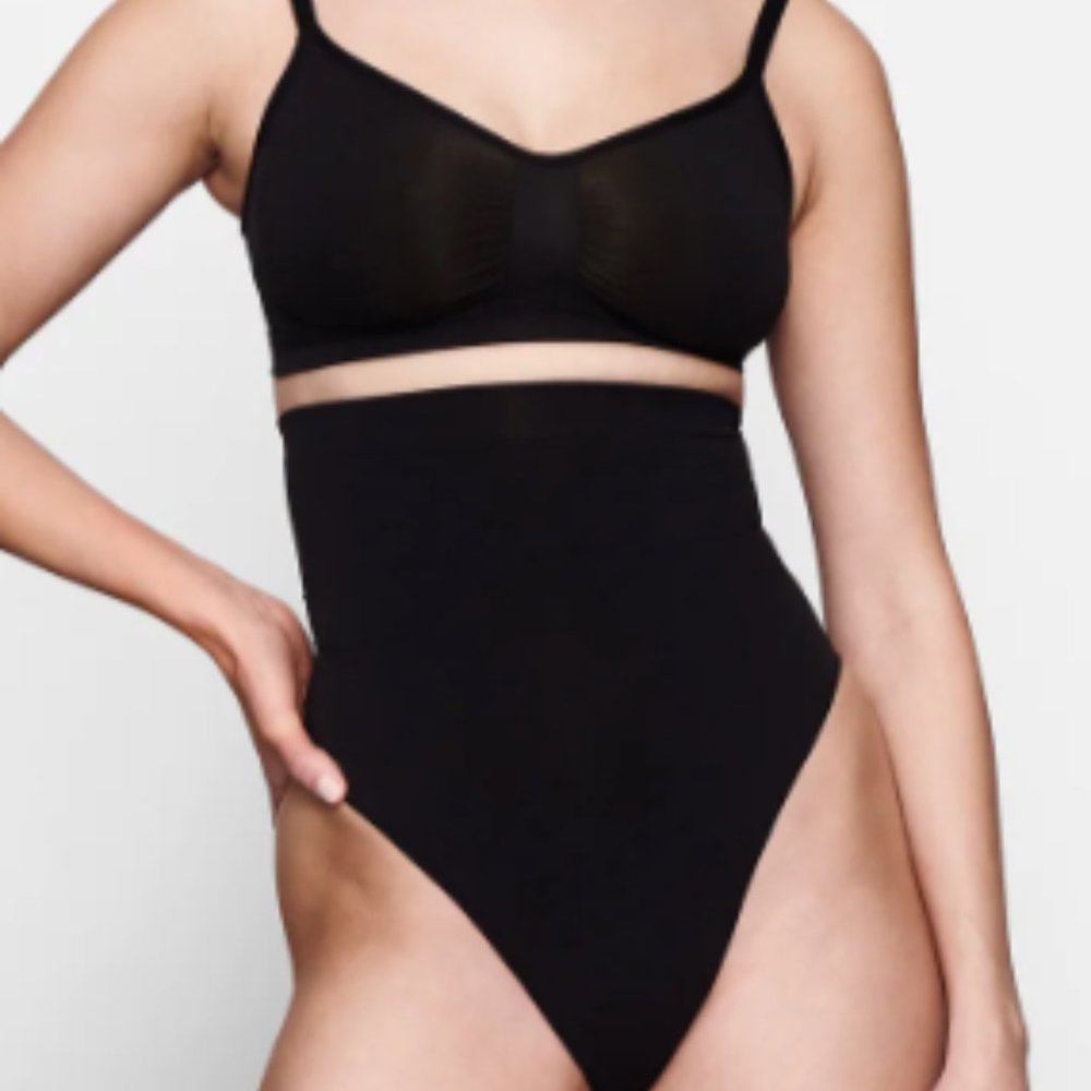 (2219/2456/2457) SKIMS NWT SEAMLESS SCULPT HIGH-WAISTED THONG in ONYX