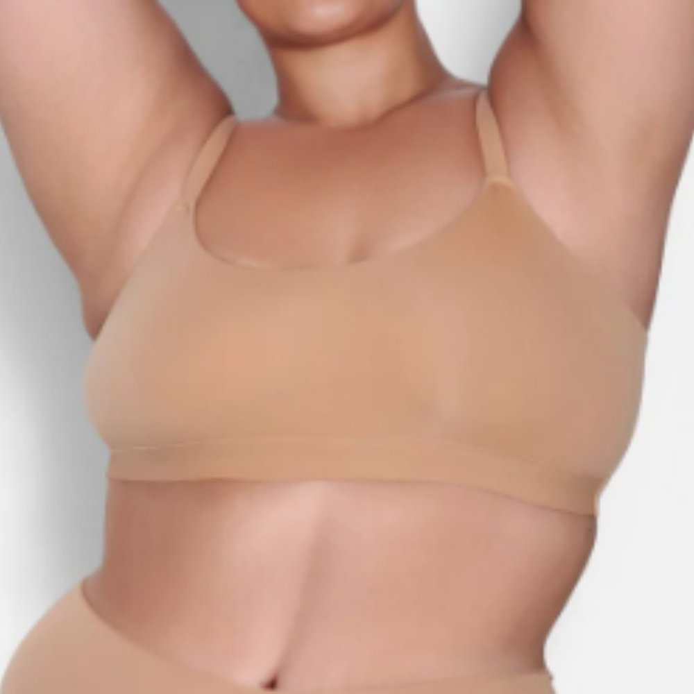 (2220) SKIMS NWT FITS EVERYBODY  SCOOP BRALETTE