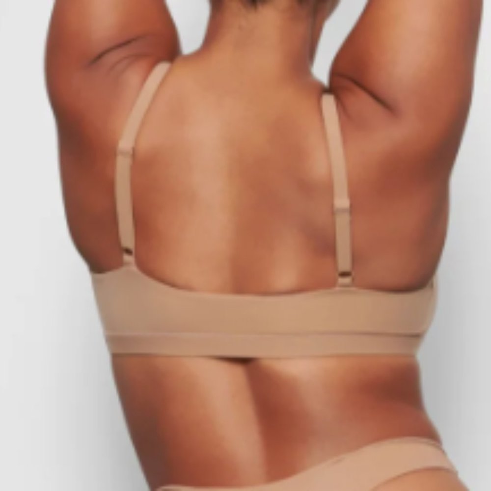 (2221/2222) SKIMS NWT FITS EVERYBODY  SCOOP BRALETTE in CLAY