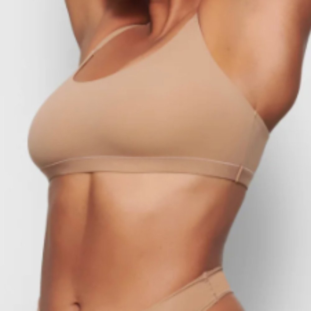 (2221/2222) SKIMS NWT FITS EVERYBODY  SCOOP BRALETTE in CLAY