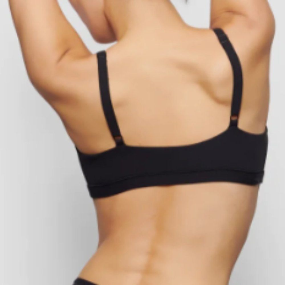 (2223/2268) SKIMS NWT FITS EVERYBODY  SCOOP BRALETTE ** ONYX