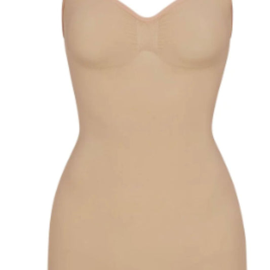 (2230) SKIMS NWT SEAMLESS SCULPT  MID THIGH BODYSUIT in CLAY