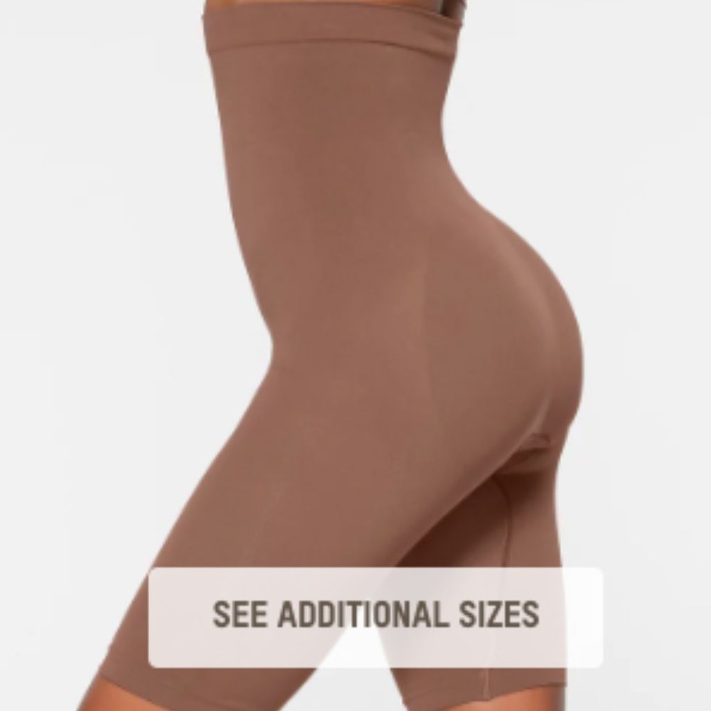 (2237) SKIMS NWT SEAMLESS SCULPT  HIGH-WAISTED ABOVE THE KNEE SHORT